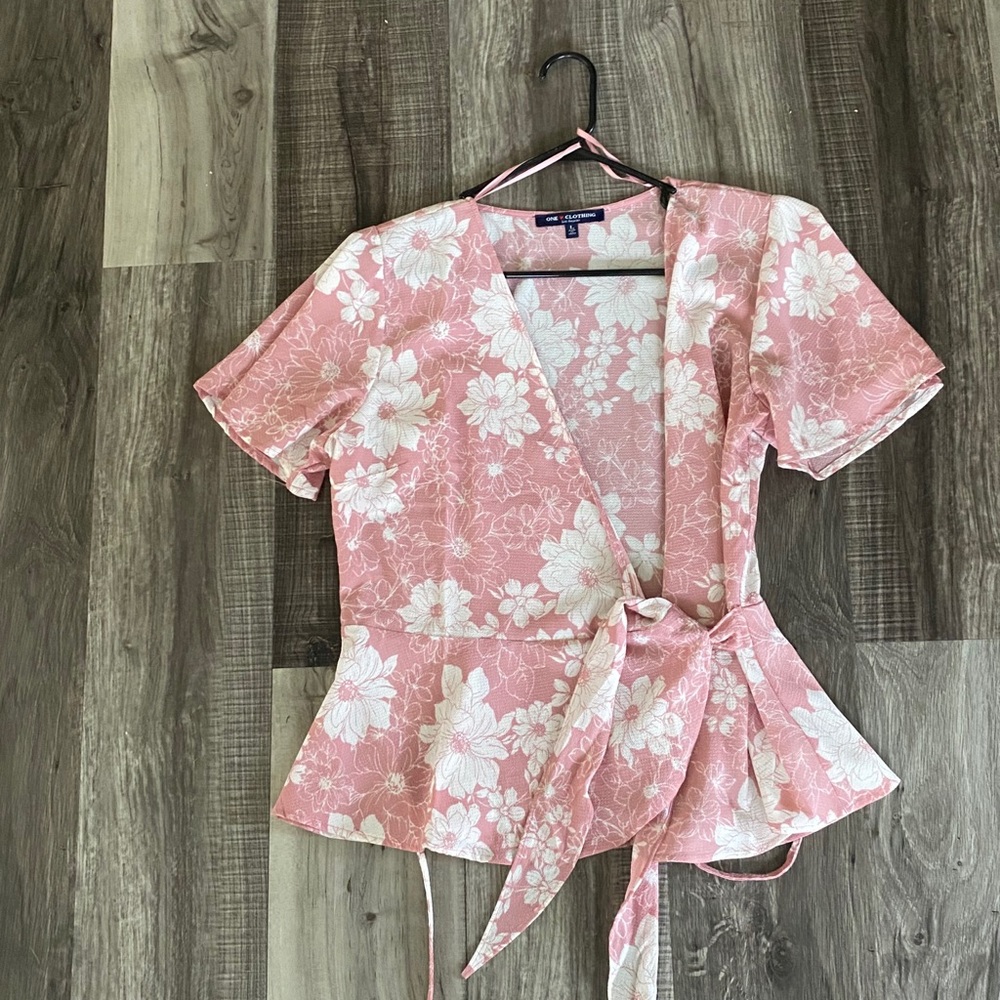 Women’s Pink & White Floral Tie Blouse